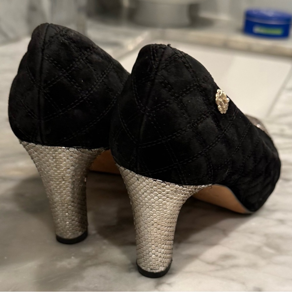 CHANEL Black Quilted Flats with Silver Cap-Toe - Picture 4 of 6